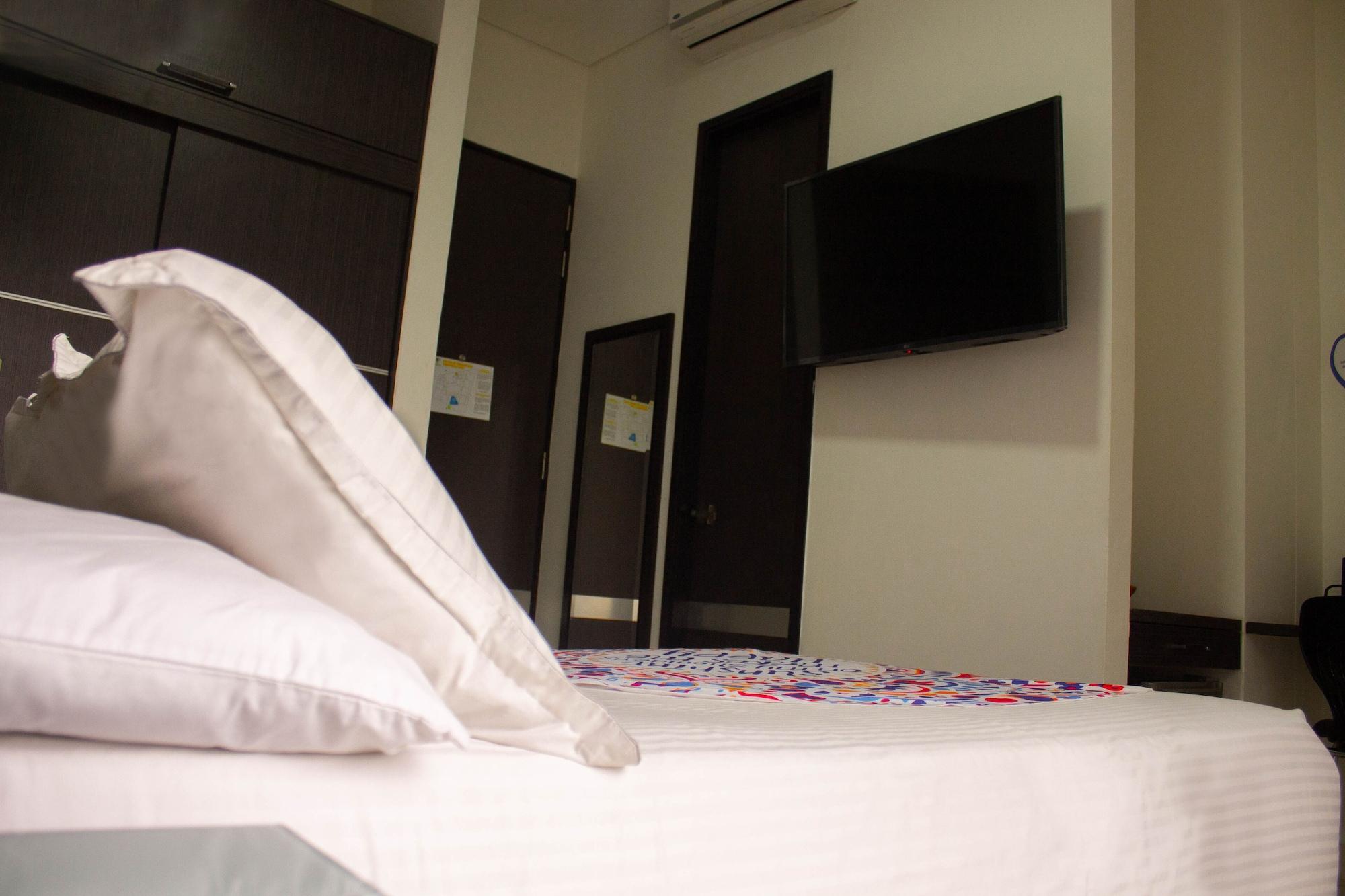 Hotel Bolivariana Plaza Medellin Exterior photo